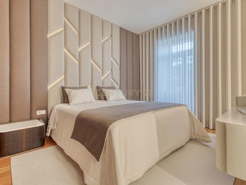 T4 Duplex Apartment in Bonfim, Porto - image 33