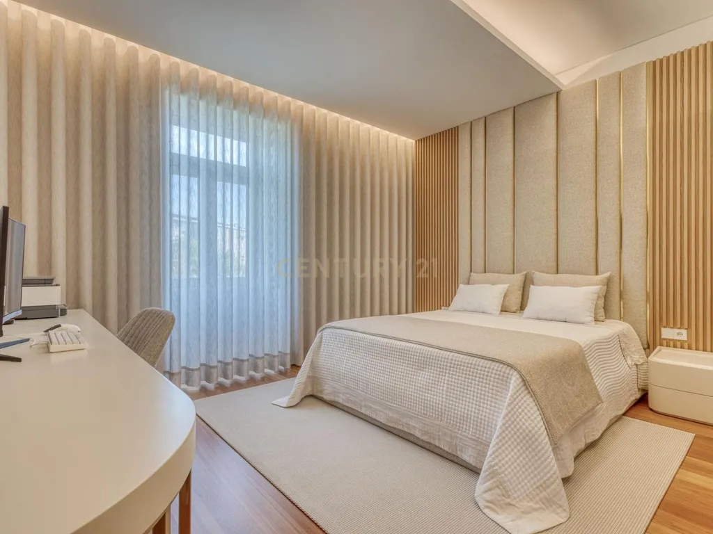 T4 Duplex Apartment in Bonfim, Porto - image 37