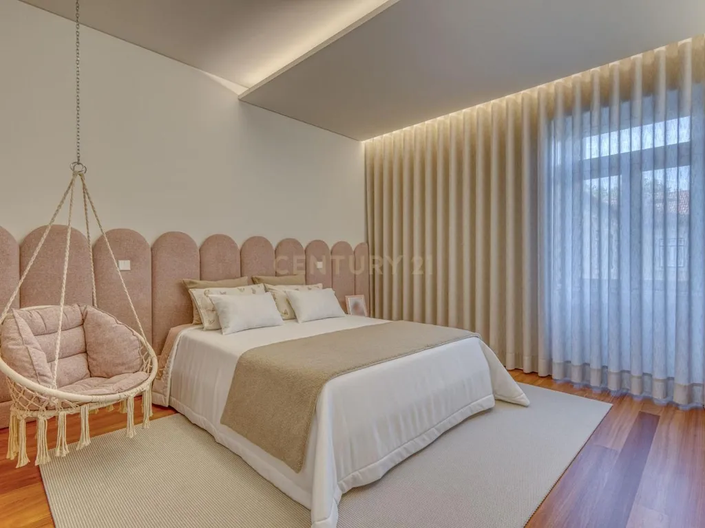 T4 Duplex Apartment in Bonfim, Porto - image 40