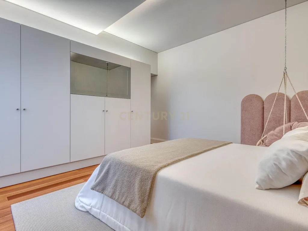 T4 Duplex Apartment in Bonfim, Porto - image 41