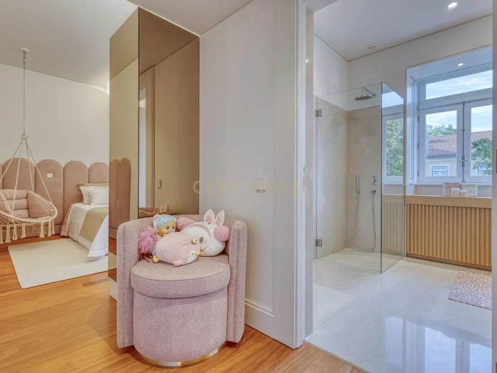 T4 Duplex Apartment in Bonfim, Porto - image 42