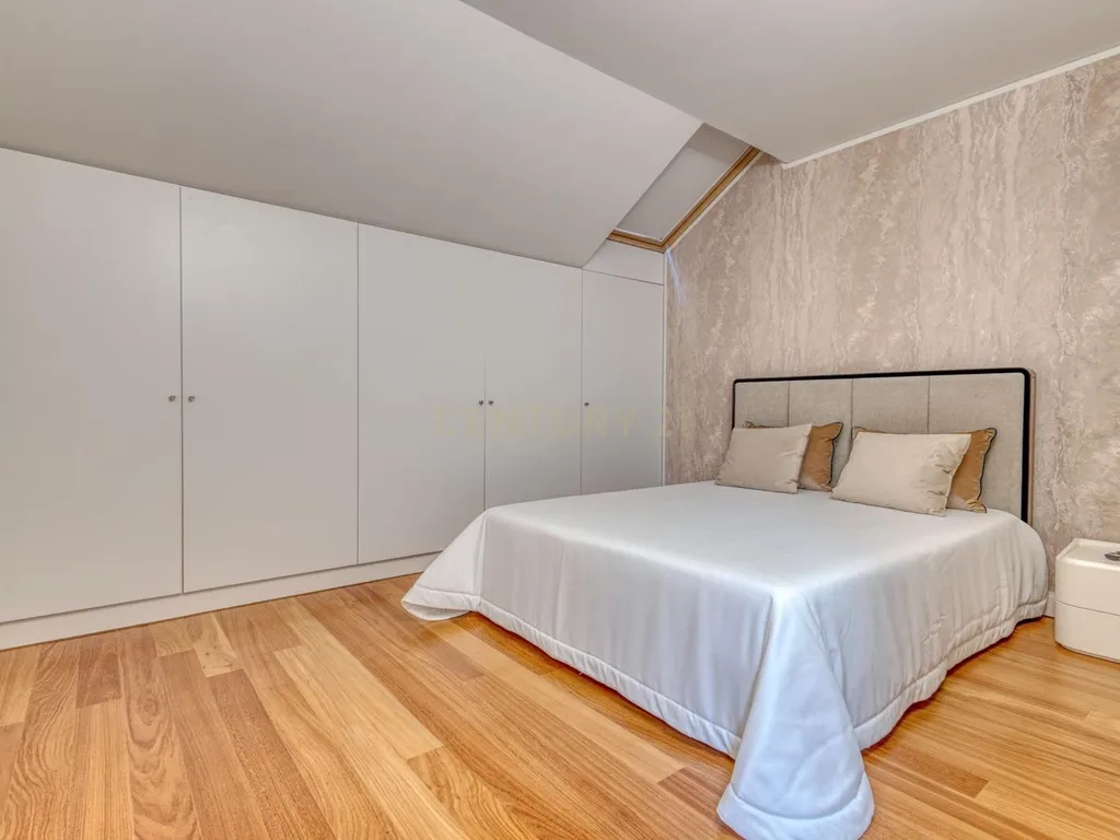 T4 Duplex Apartment in Bonfim, Porto - image 46