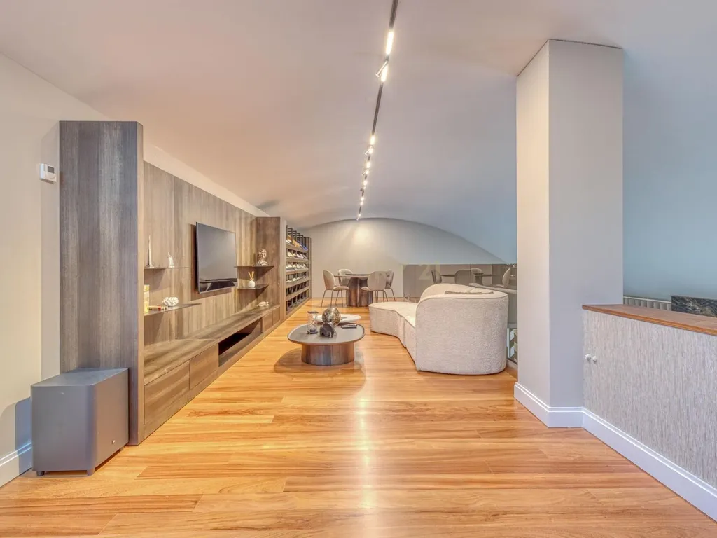 T4 Duplex Apartment in Bonfim, Porto - image 49