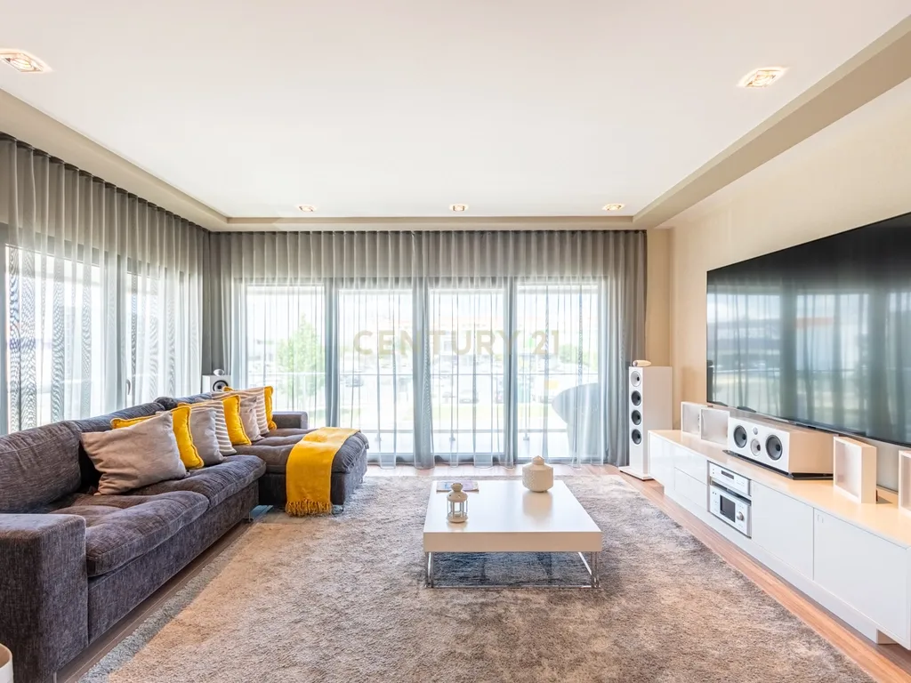 T4+ Apartment in Montijo e Afonsoeiro, Montijo - image 03