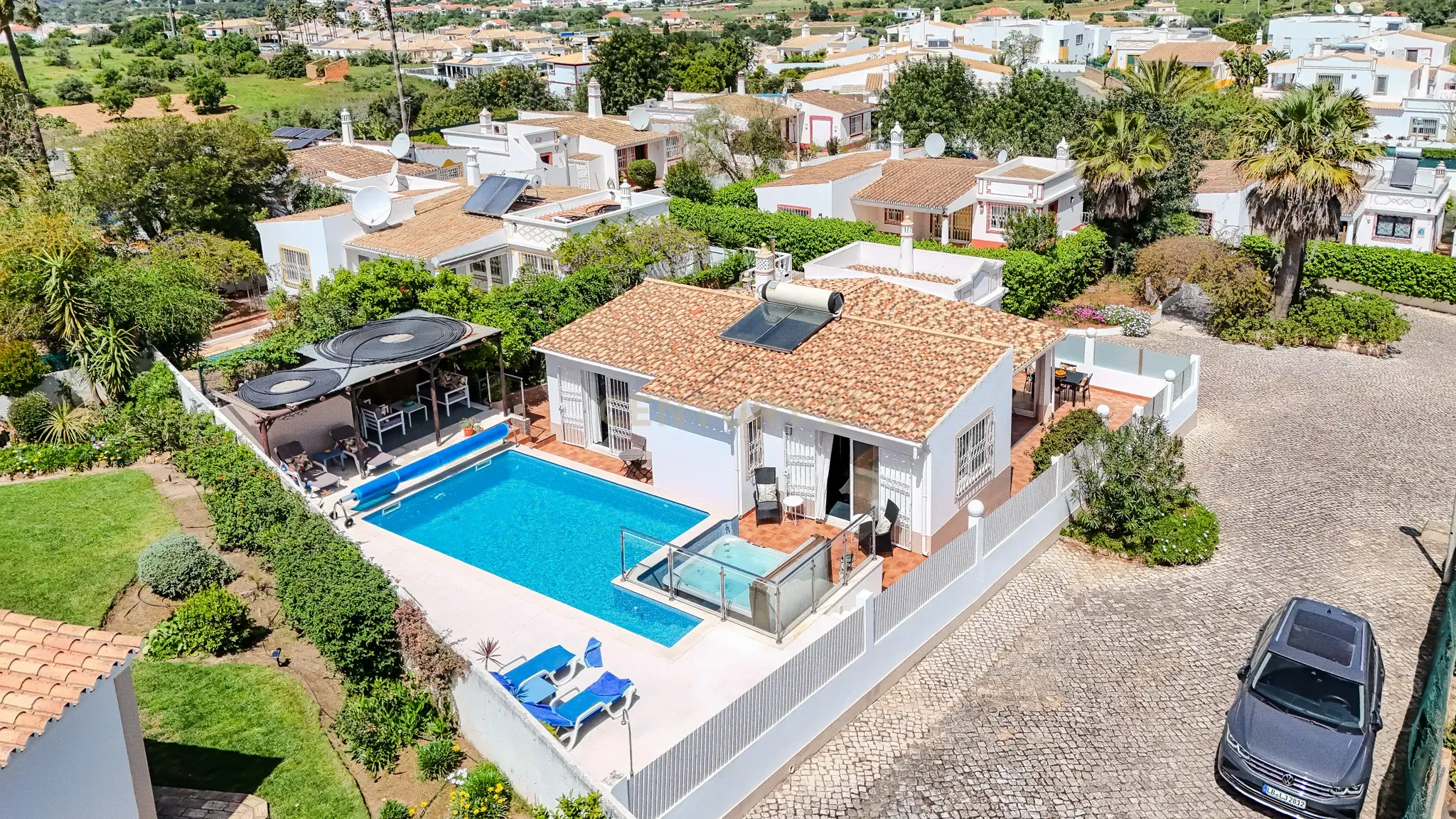 T2 Villa with Heated Pool and Jacuzzi in Quinta dos Alamos, Guia - image 01