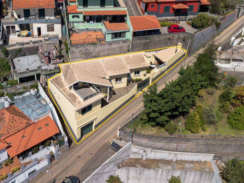 T2 Villa in Monte, Funchal - image 01