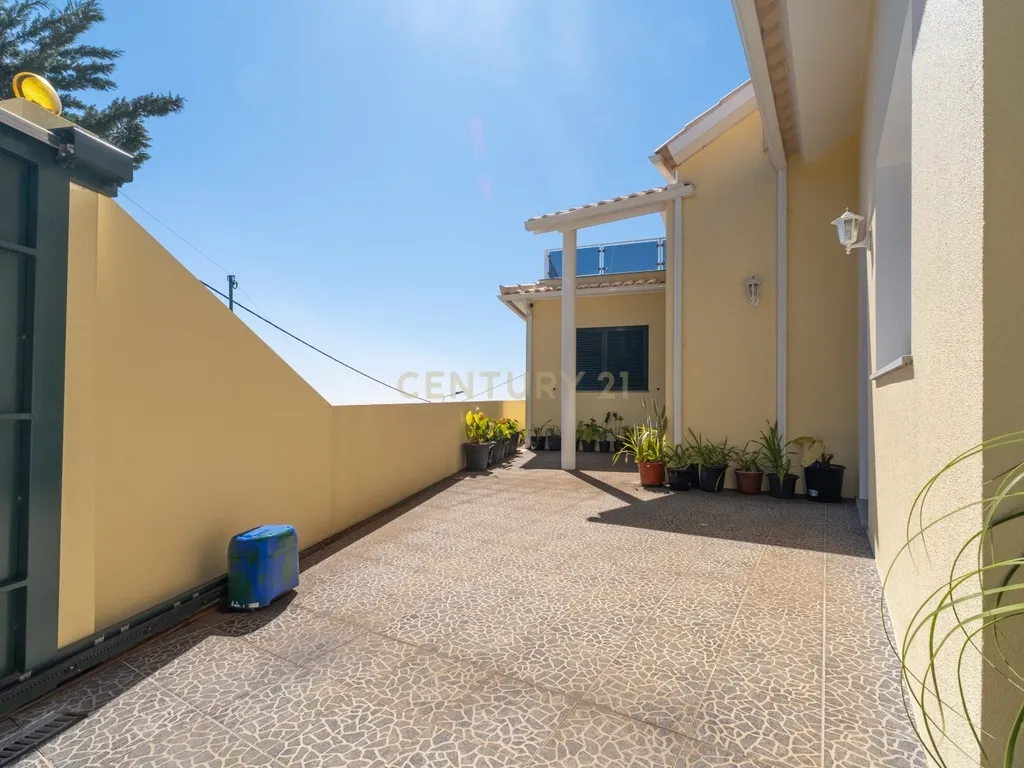 T2 Villa in Monte, Funchal - image 02