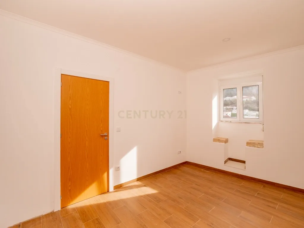 T2 Villa in Turcifal, Torres Vedras - image 09