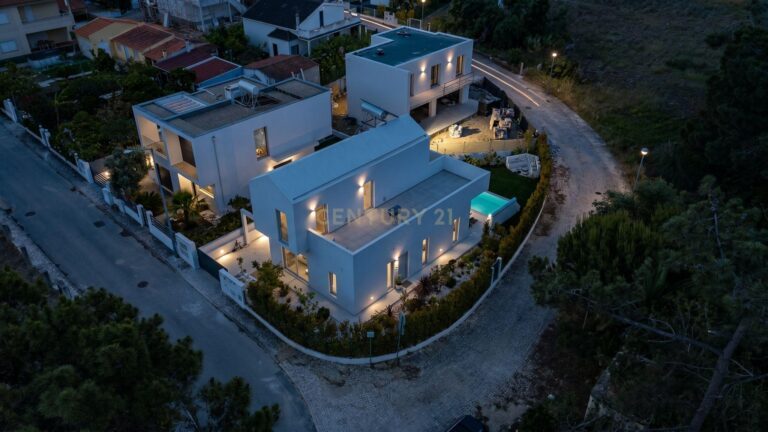 Exclusive T3 Villa in Lagoa de Albufeira - image 01
