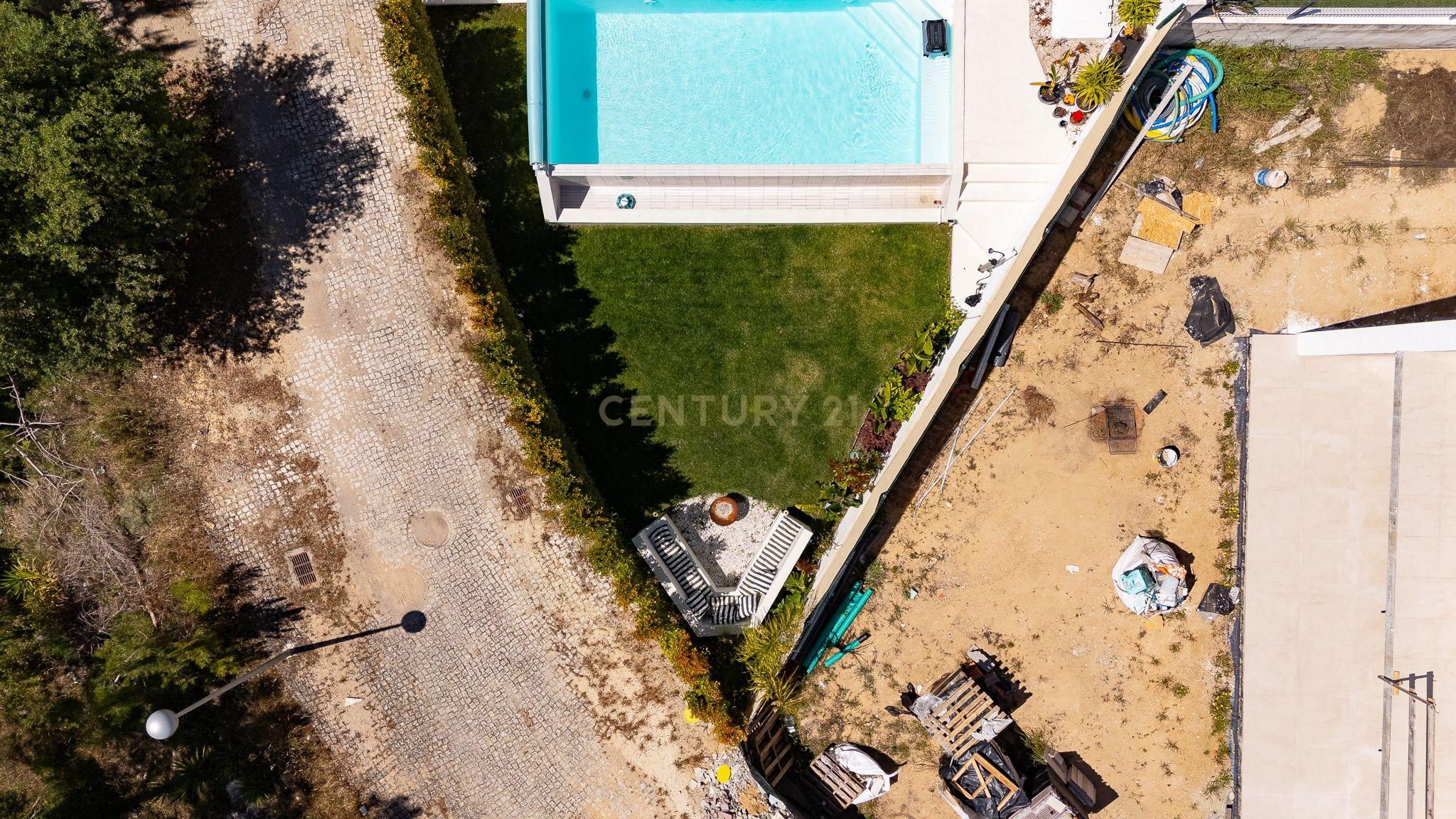 Exclusive T3 Villa in Lagoa de Albufeira - image 03