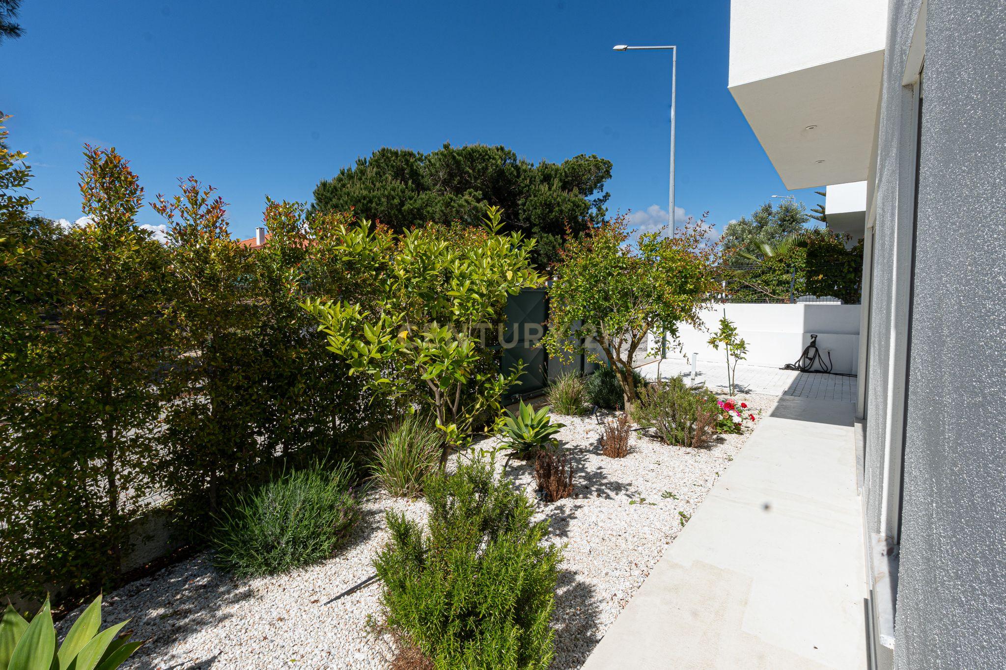 Exclusive T3 Villa in Lagoa de Albufeira - image 13
