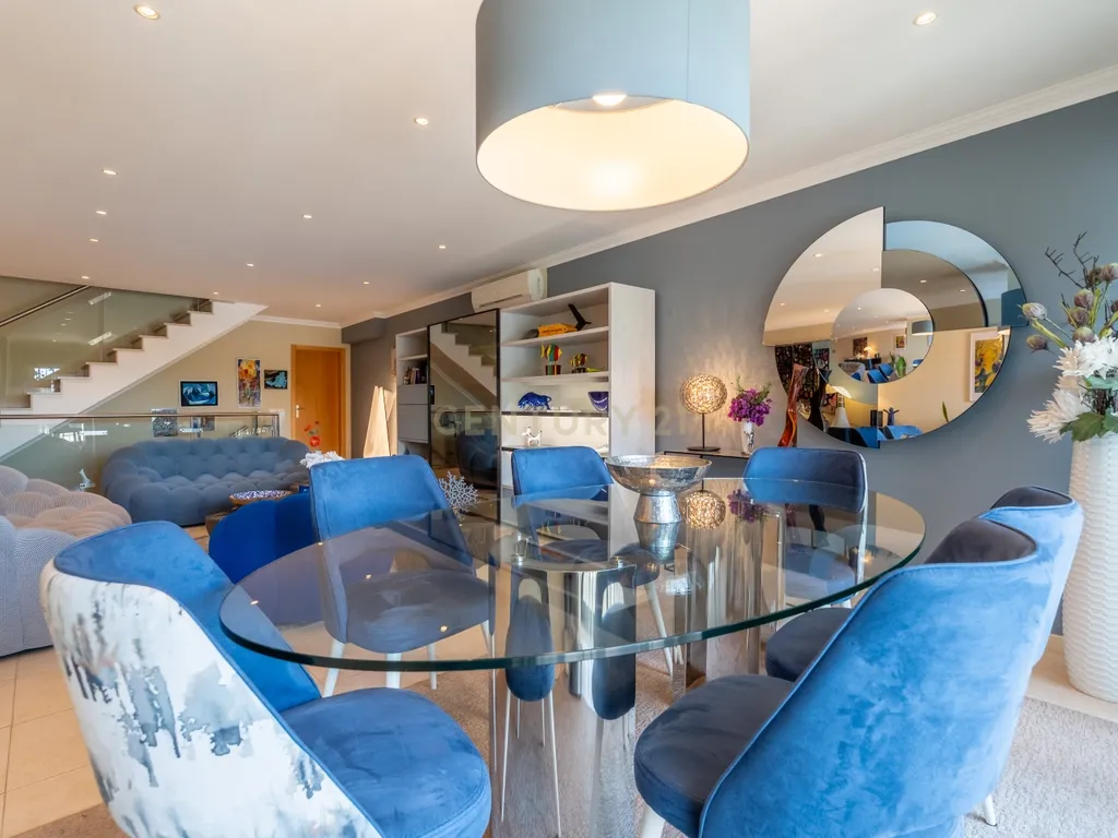 Five-Bedroom Villa with Pool, Cinema Room and Box Garage in Albufeira - image 02