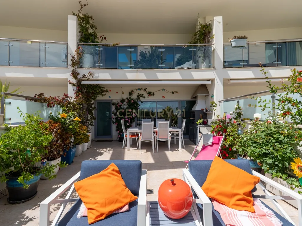 Five-Bedroom Villa with Pool, Cinema Room and Box Garage in Albufeira - image 03