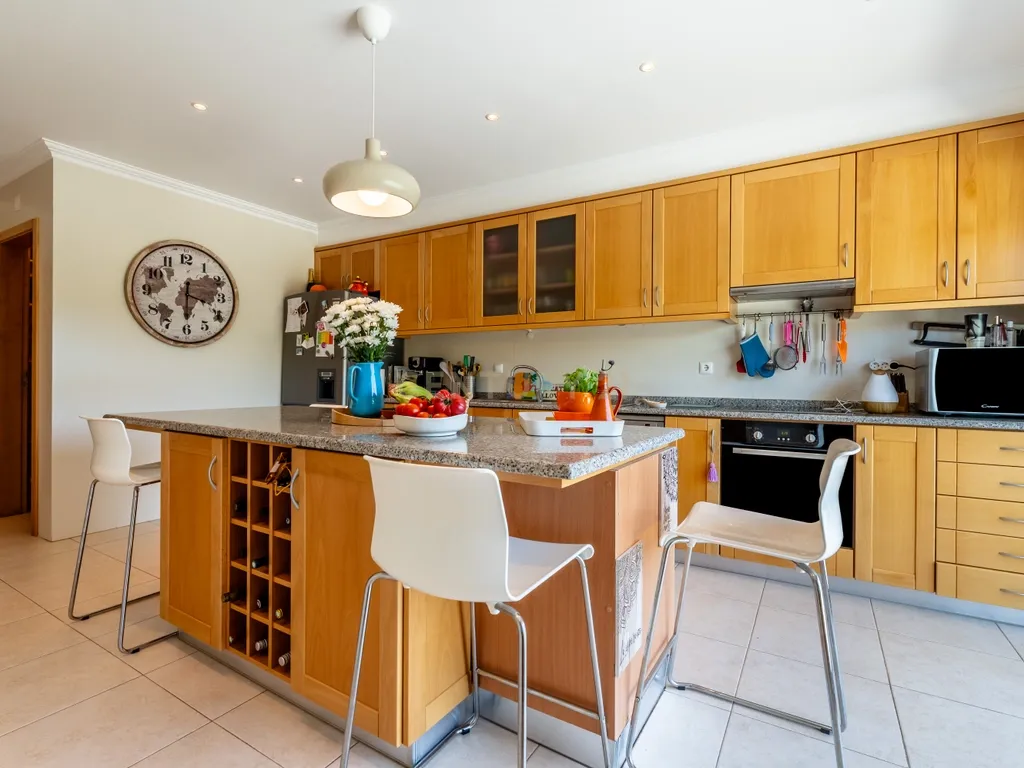 Five-Bedroom Villa with Pool, Cinema Room and Box Garage in Albufeira - image 07