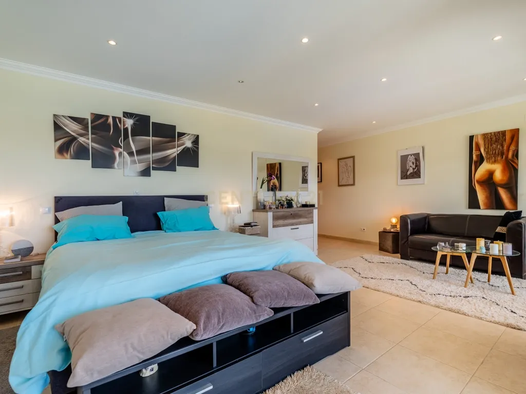 Five-Bedroom Villa with Pool, Cinema Room and Box Garage in Albufeira - image 12