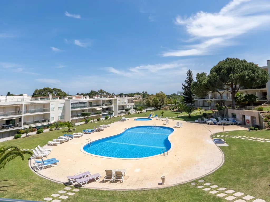 Five-Bedroom Villa with Pool, Cinema Room and Box Garage in Albufeira - image 13