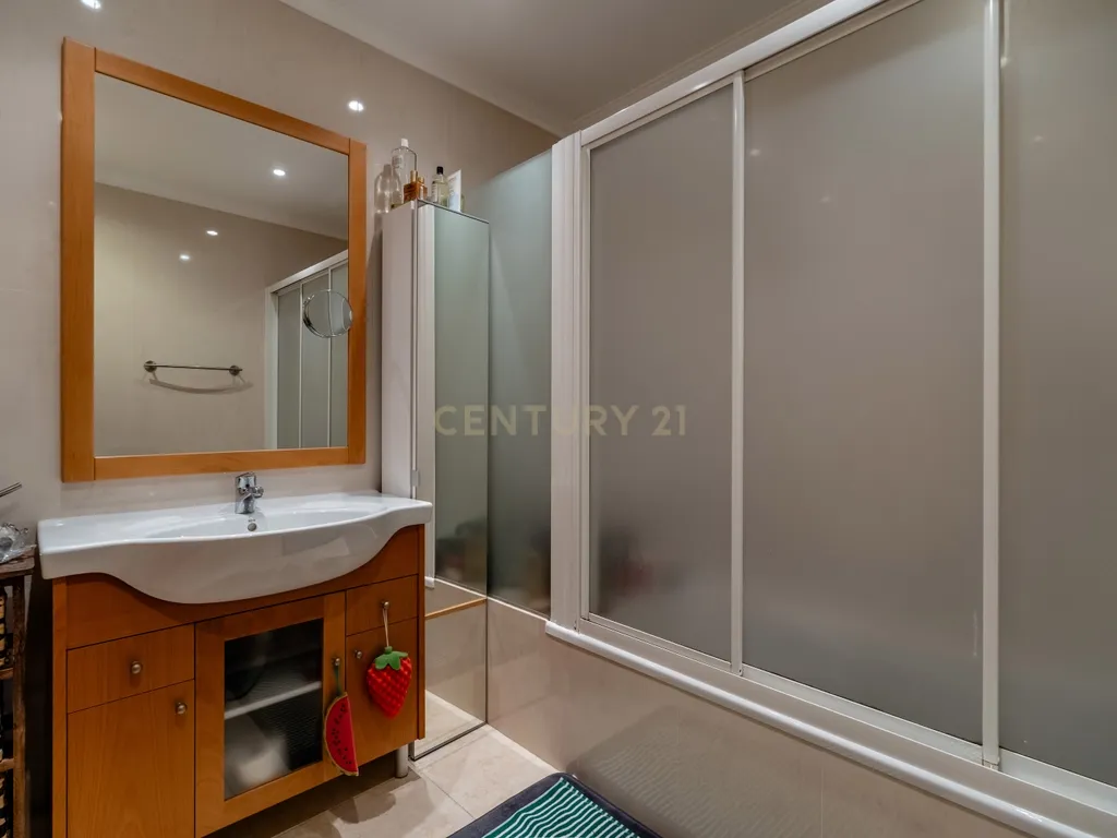 Five-Bedroom Villa with Pool, Cinema Room and Box Garage in Albufeira - image 14