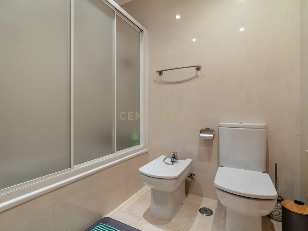 Five-Bedroom Villa with Pool, Cinema Room and Box Garage in Albufeira - image 15