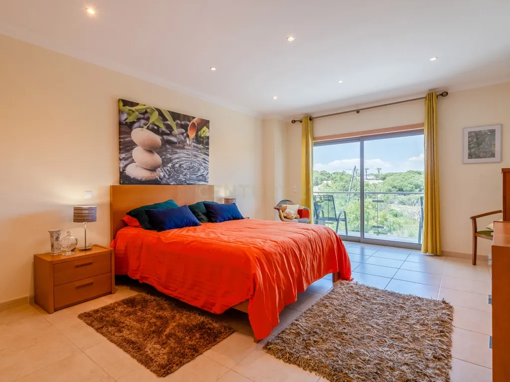 Five-Bedroom Villa with Pool, Cinema Room and Box Garage in Albufeira - image 17