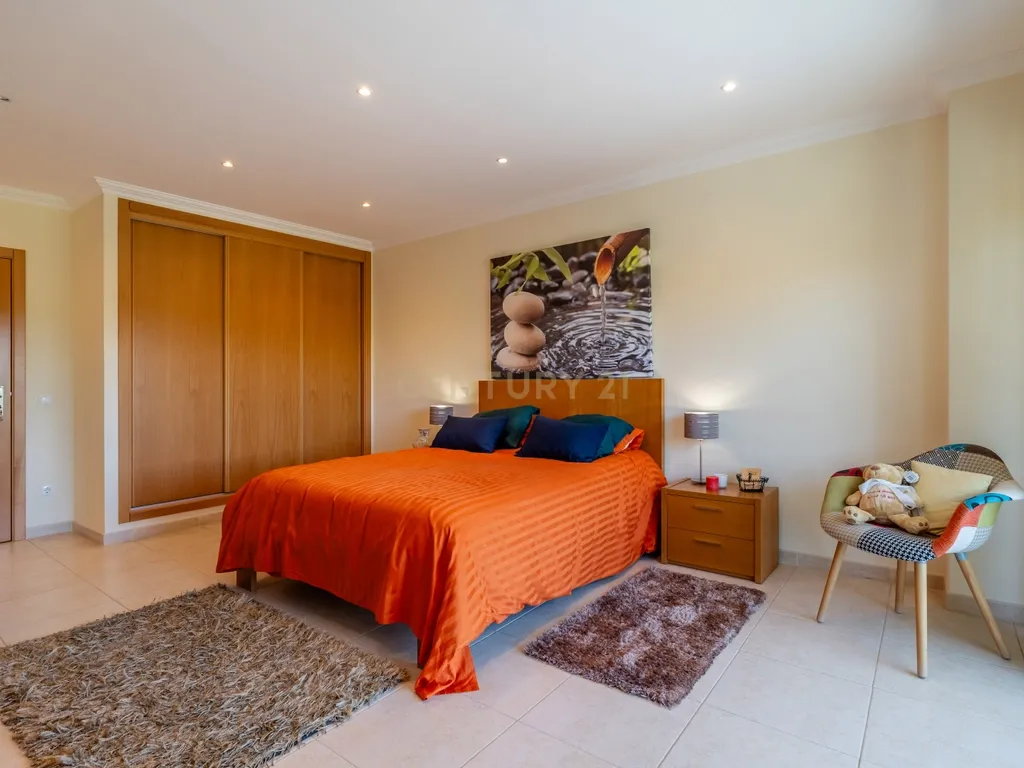 Five-Bedroom Villa with Pool, Cinema Room and Box Garage in Albufeira - image 18
