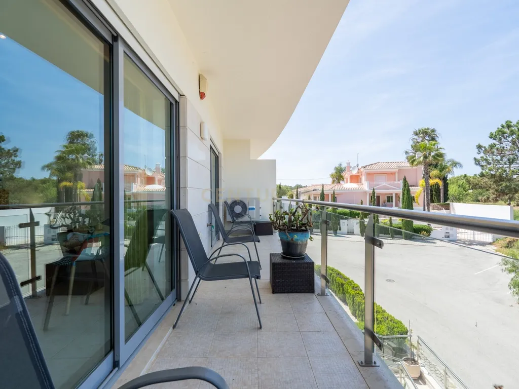 Five-Bedroom Villa with Pool, Cinema Room and Box Garage in Albufeira - image 19