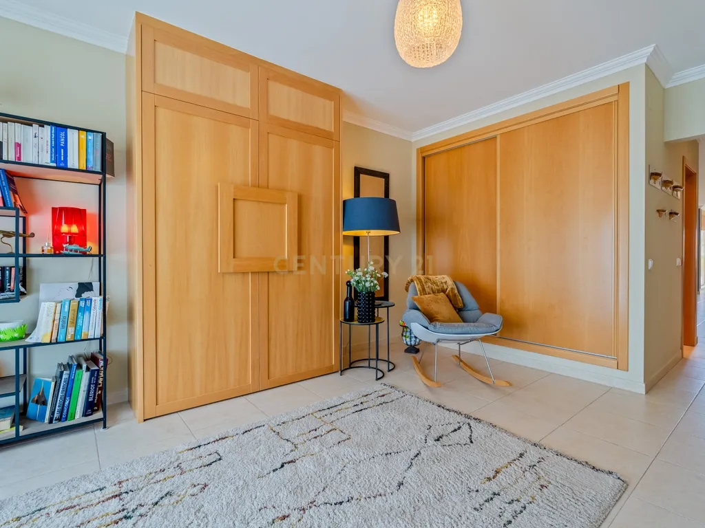 Five-Bedroom Villa with Pool, Cinema Room and Box Garage in Albufeira - image 29