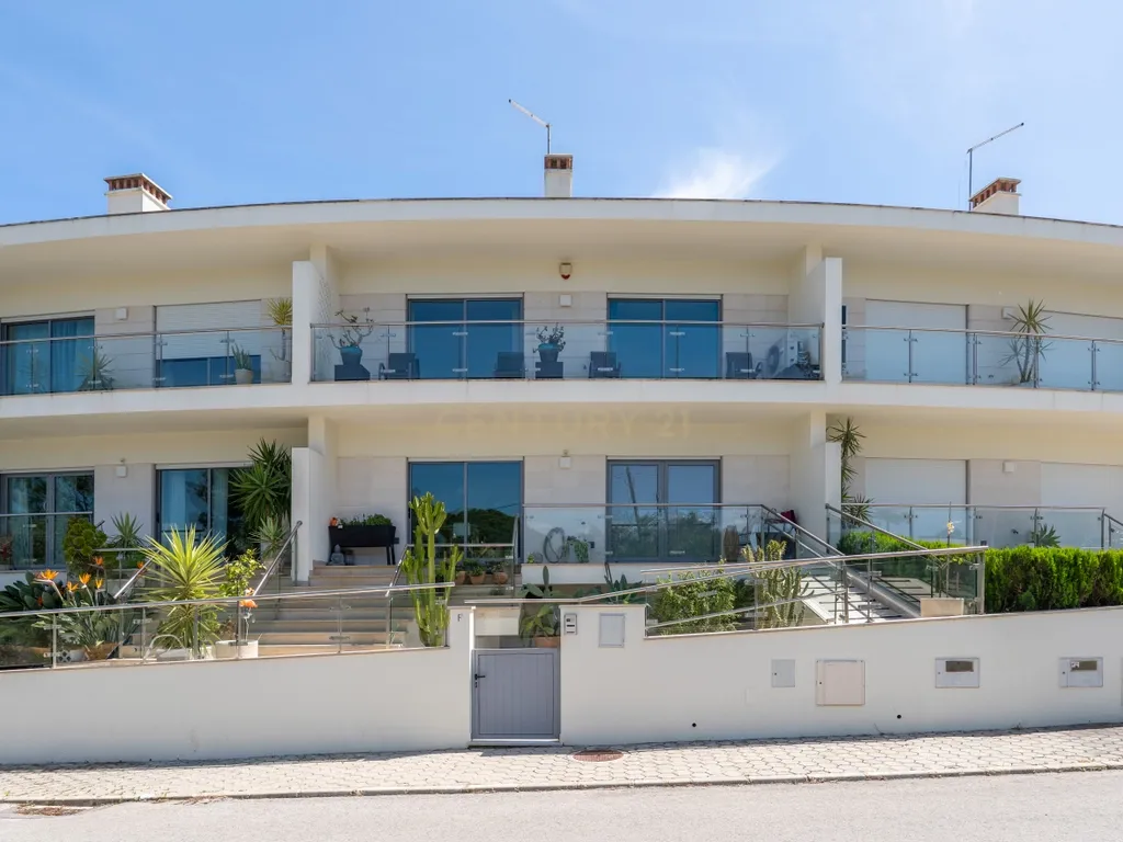 Five-Bedroom Villa with Pool, Cinema Room and Box Garage in Albufeira - image 35