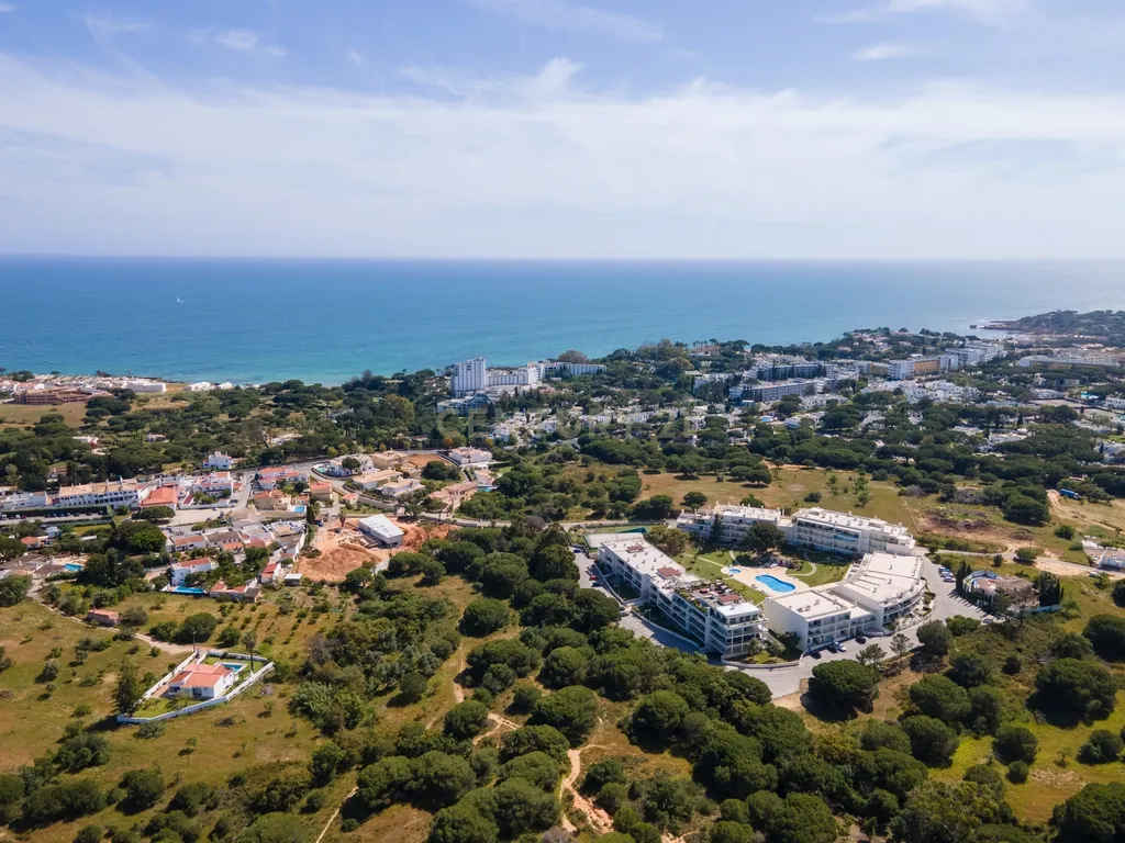 Five-Bedroom Villa with Pool, Cinema Room and Box Garage in Albufeira - image 38