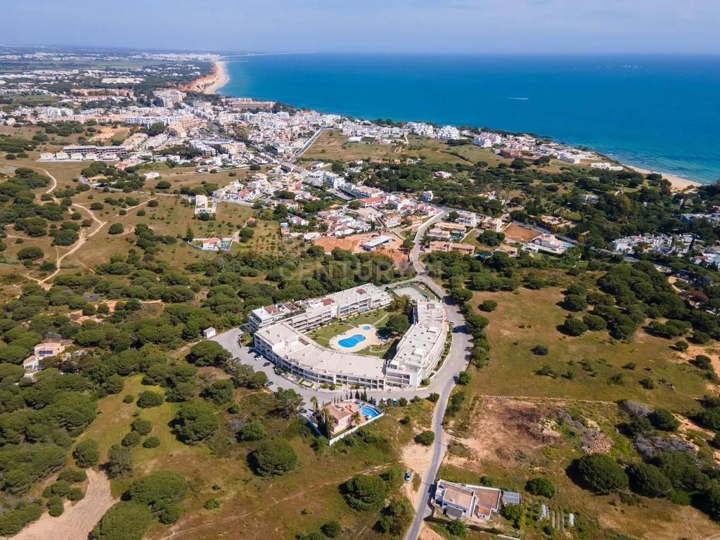 Five-Bedroom Villa with Pool, Cinema Room and Box Garage in Albufeira - image 39