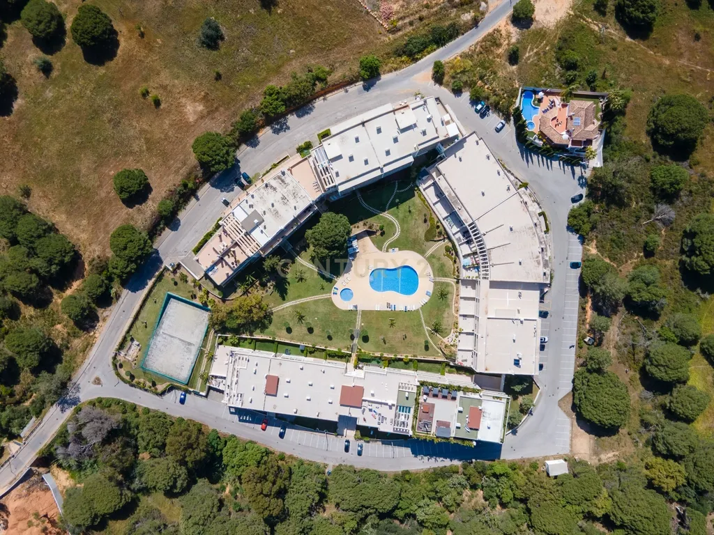 Five-Bedroom Villa with Pool, Cinema Room and Box Garage in Albufeira - image 41