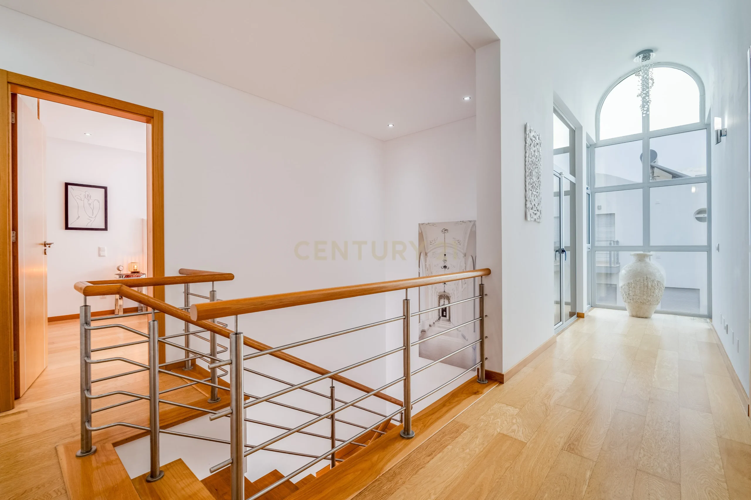 Contemporary Five-Bedroom Villa in Albufeira Marina - image 15