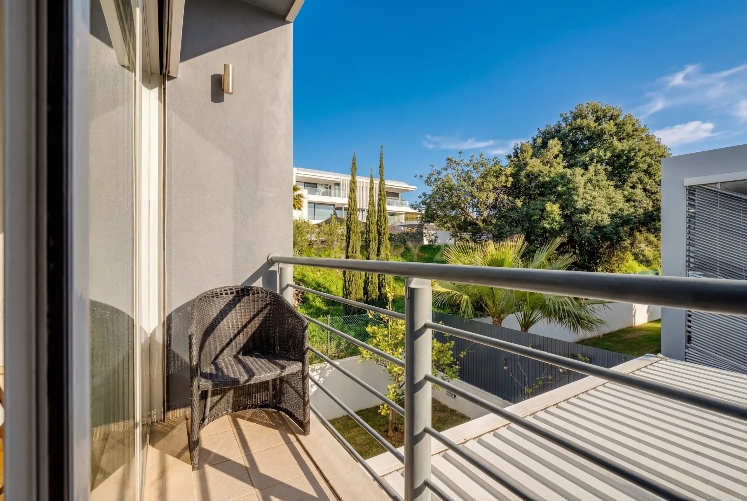 Contemporary Five-Bedroom Villa in Albufeira Marina - image 19