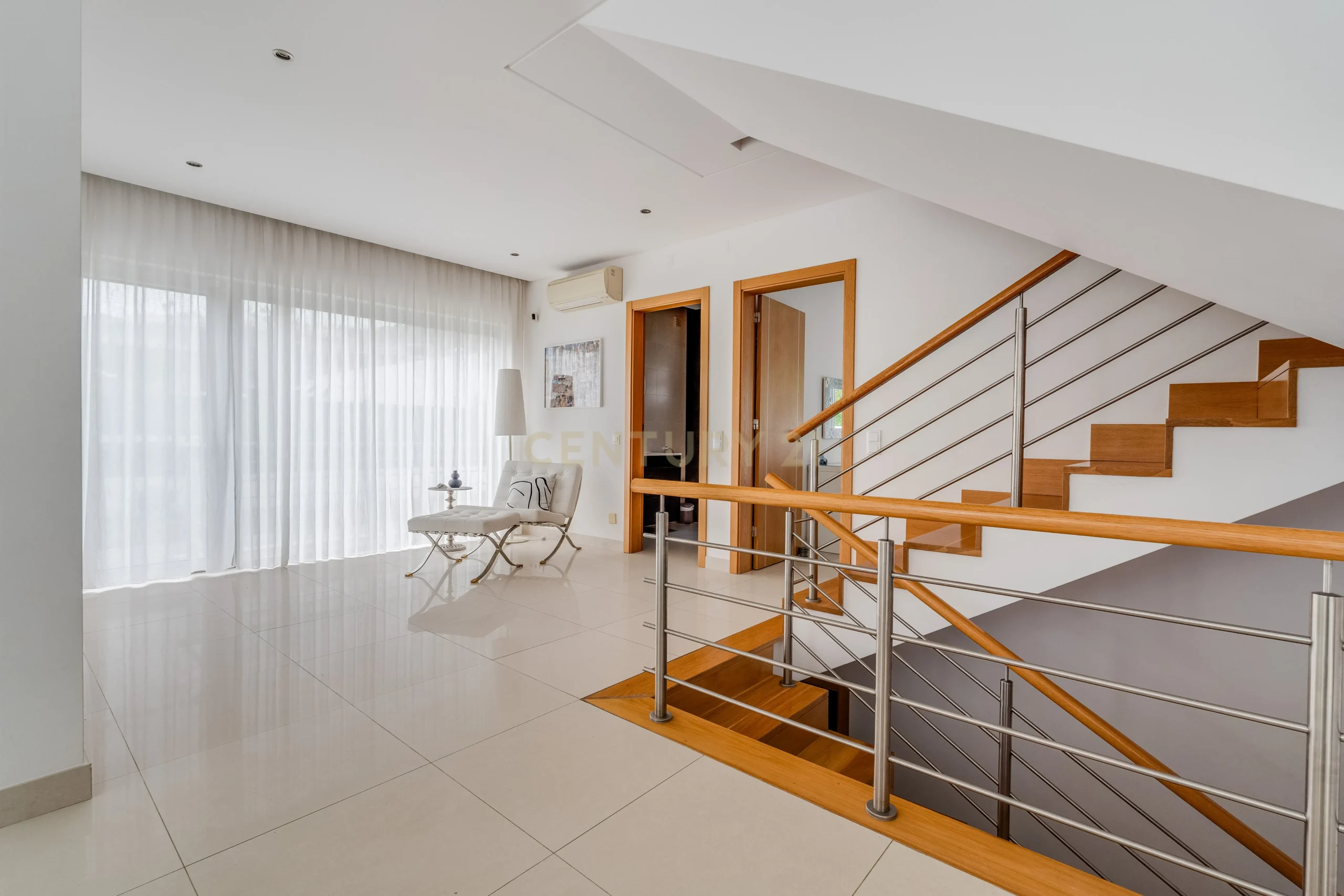 Contemporary Five-Bedroom Villa in Albufeira Marina - image 26