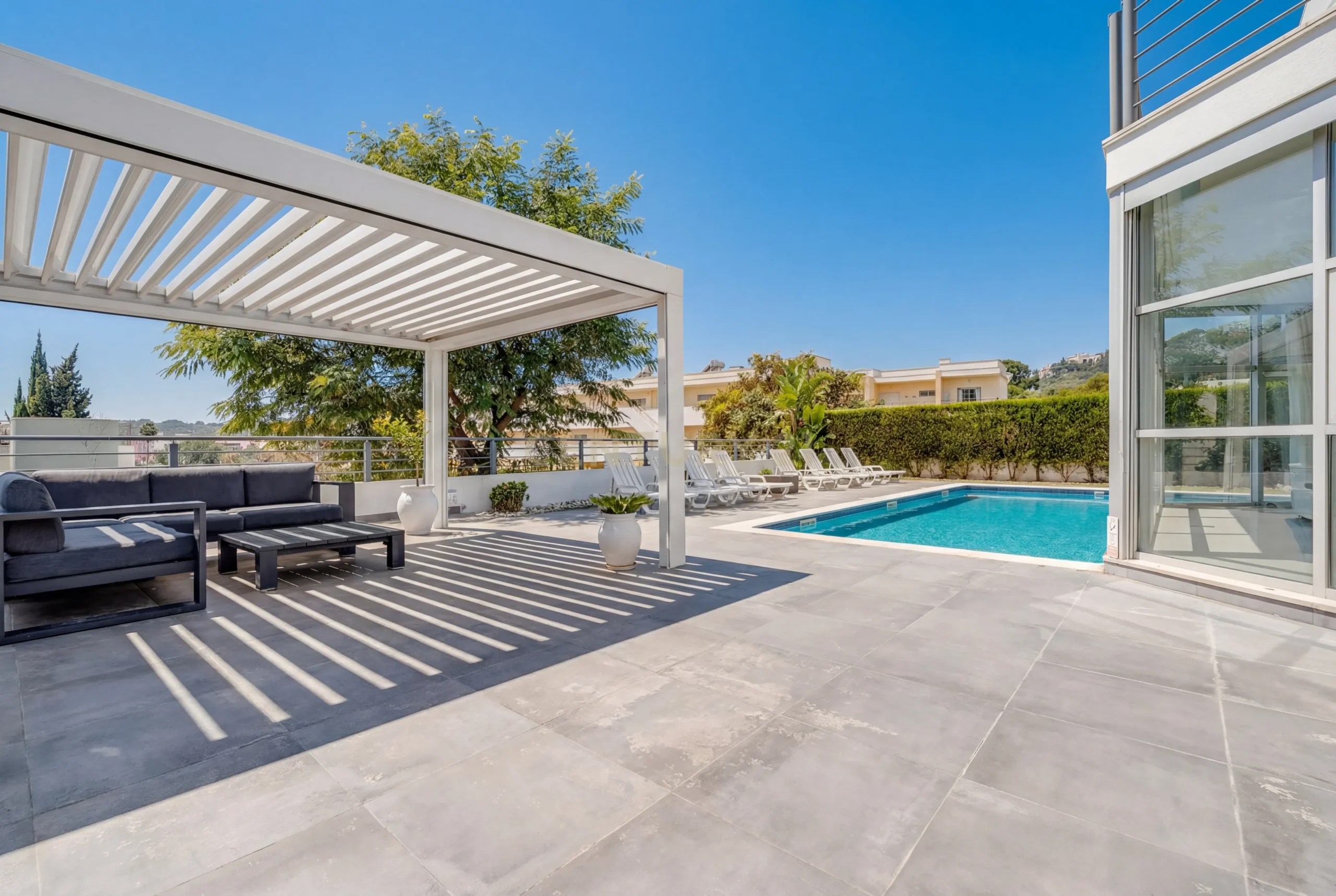 Contemporary Five-Bedroom Villa in Albufeira Marina - image 35