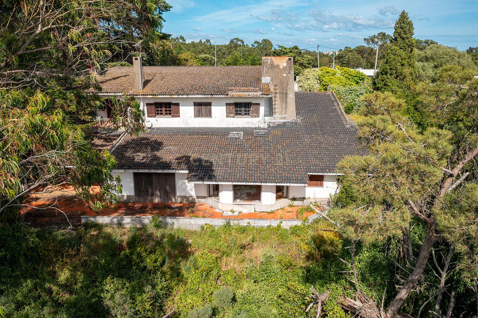 Villa for Full Rehabilitation on a 2,350 sqm Urban Plot in Alcabideche - image 07