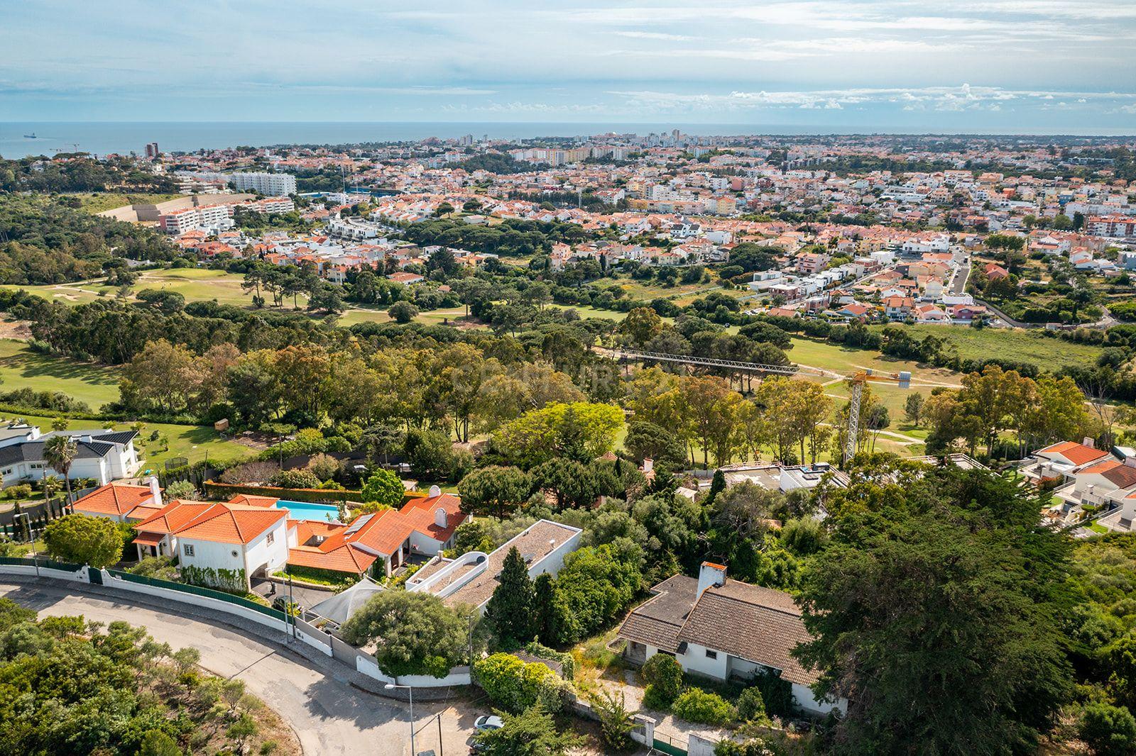 Villa for Full Rehabilitation on a 2,350 sqm Urban Plot in Alcabideche - image 09