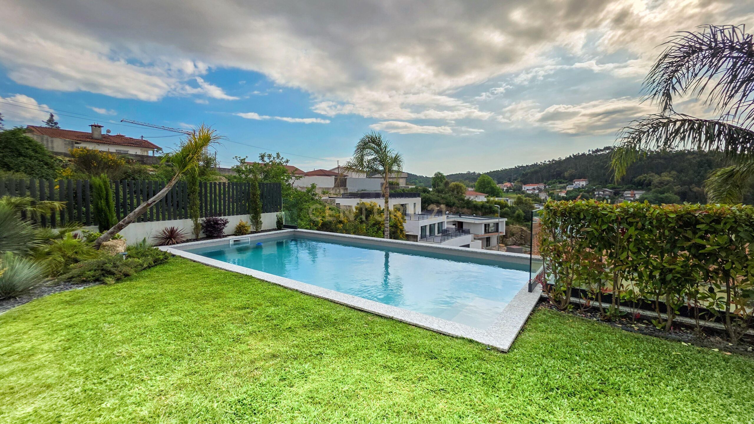Contemporary T4 Villa with Pool in Brufe, Vila Nova de Famalicao - image 02