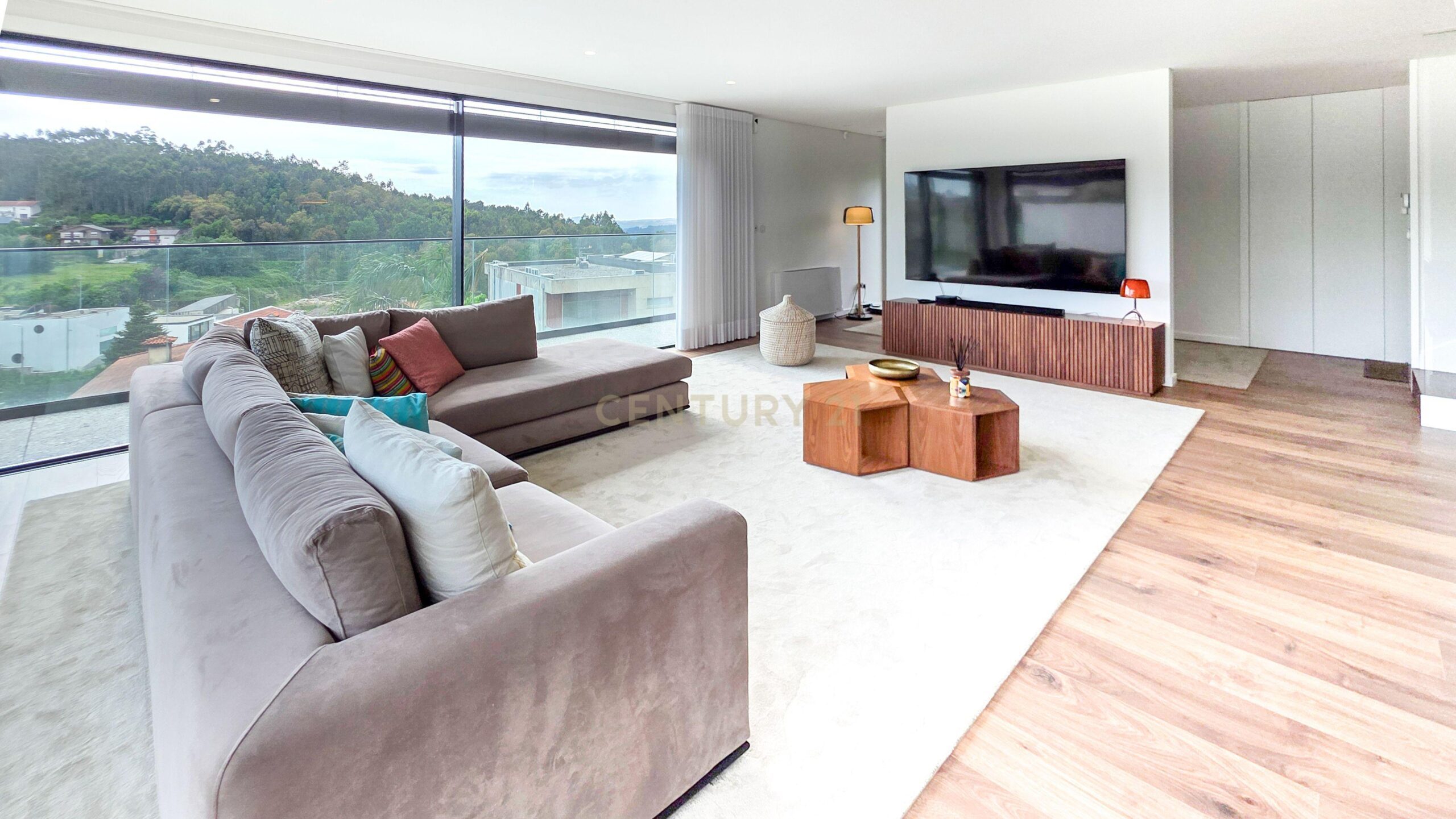 Contemporary T4 Villa with Pool in Brufe, Vila Nova de Famalicao - image 05