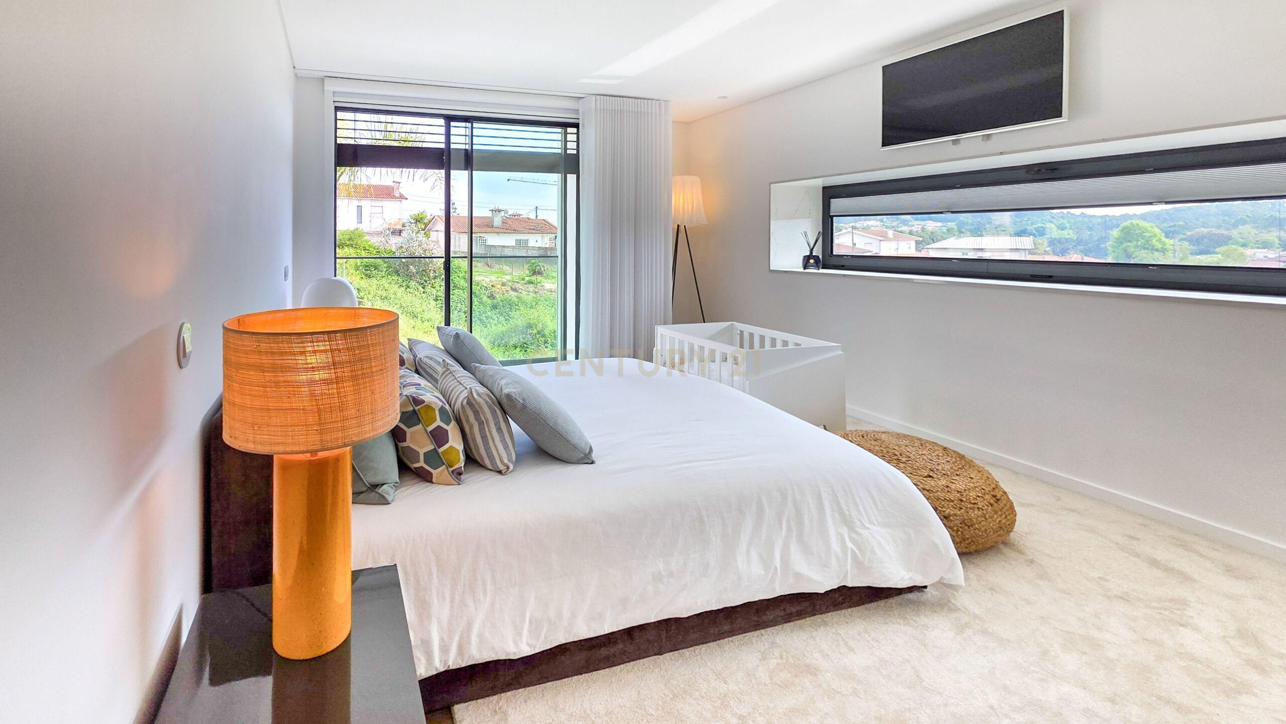 Contemporary T4 Villa with Pool in Brufe, Vila Nova de Famalicao - image 12