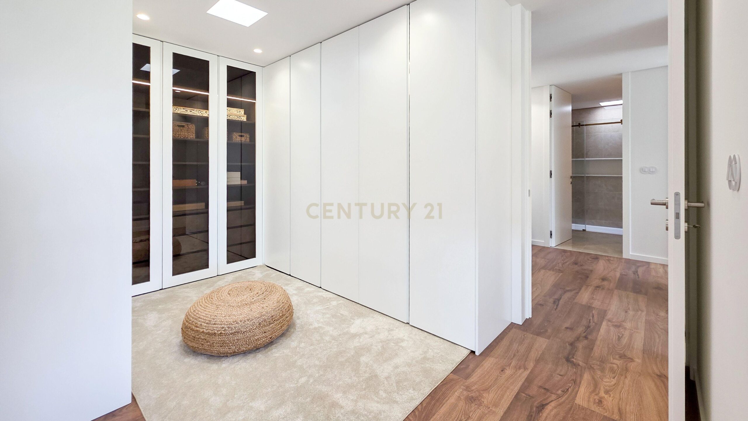 Contemporary T4 Villa with Pool in Brufe, Vila Nova de Famalicao - image 15