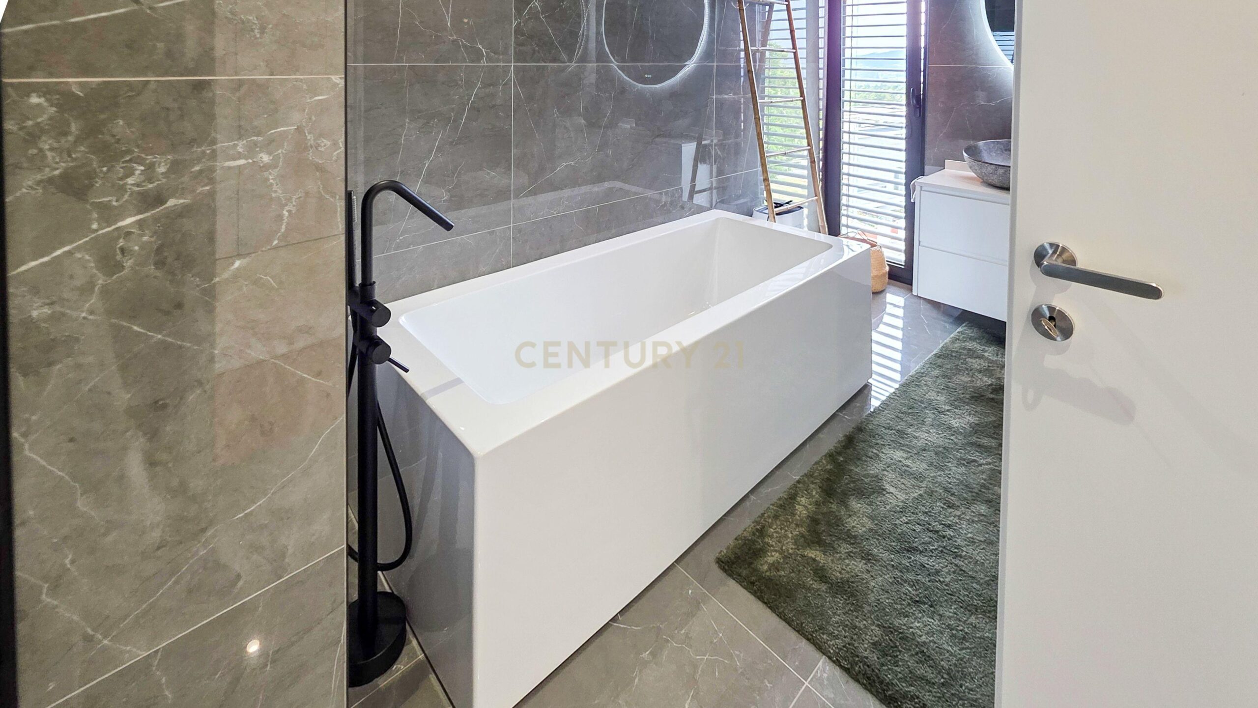 Contemporary T4 Villa with Pool in Brufe, Vila Nova de Famalicao - image 17