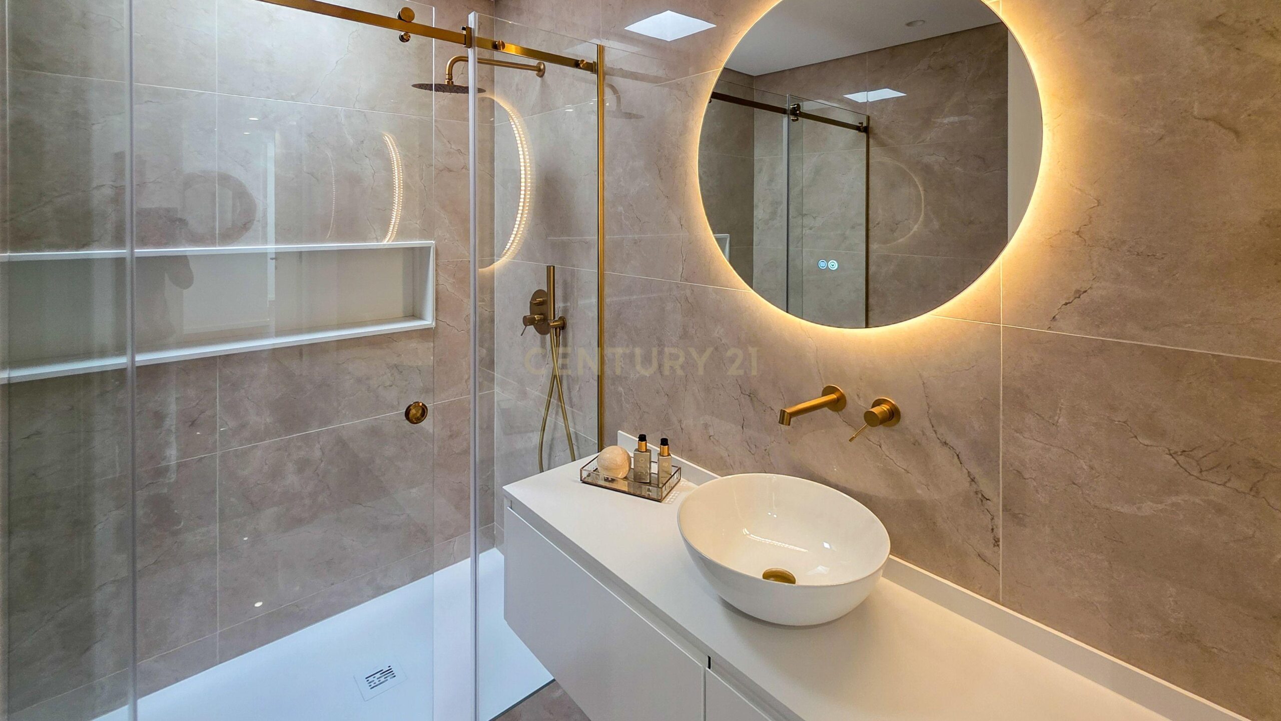 Contemporary T4 Villa with Pool in Brufe, Vila Nova de Famalicao - image 21