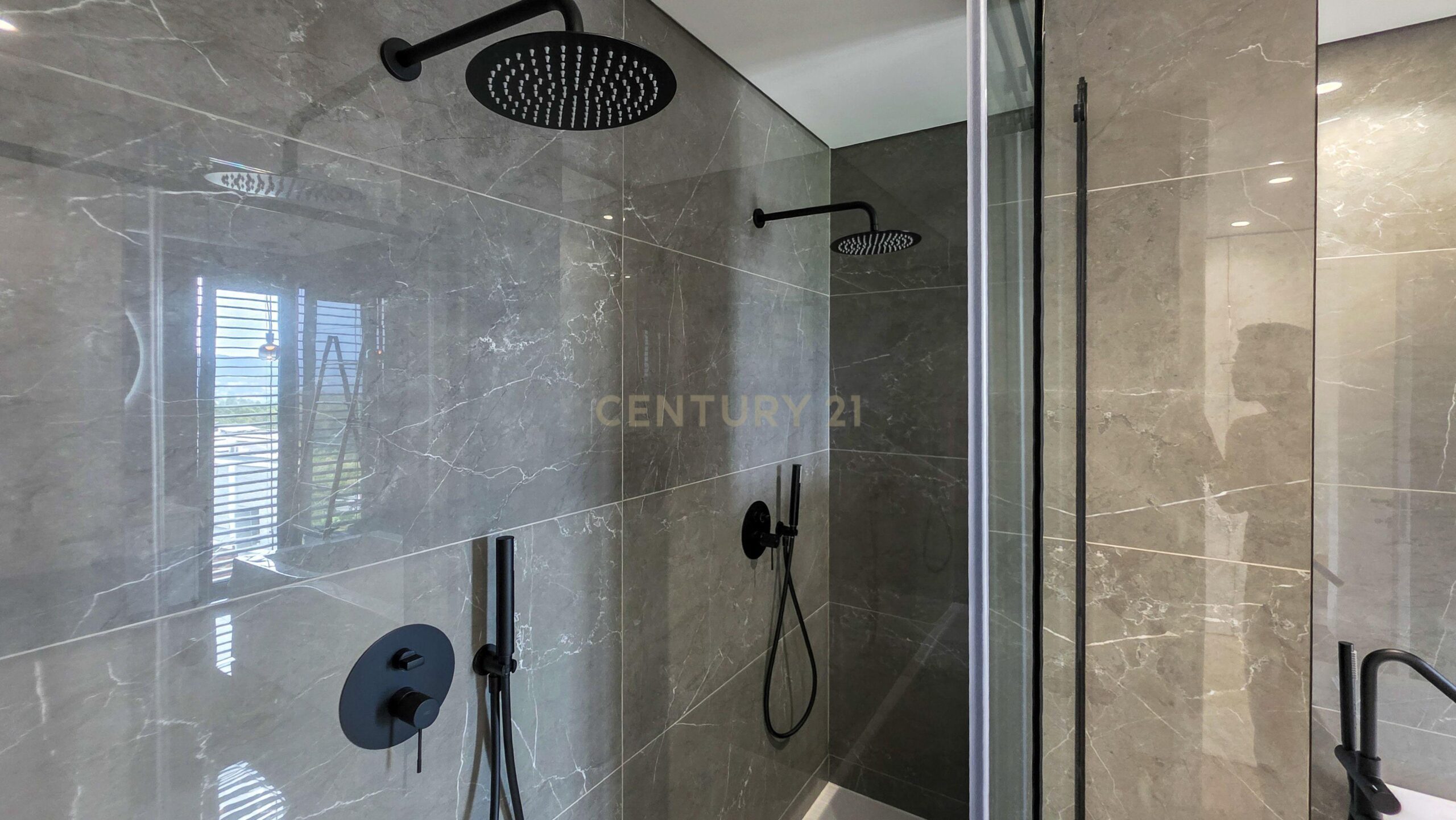 Contemporary T4 Villa with Pool in Brufe, Vila Nova de Famalicao - image 24