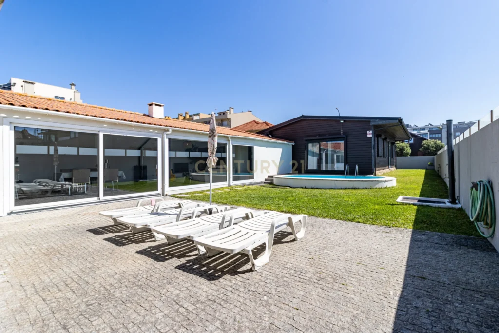 Single-Storey T4 Villa near Esmoriz Beach - image 01