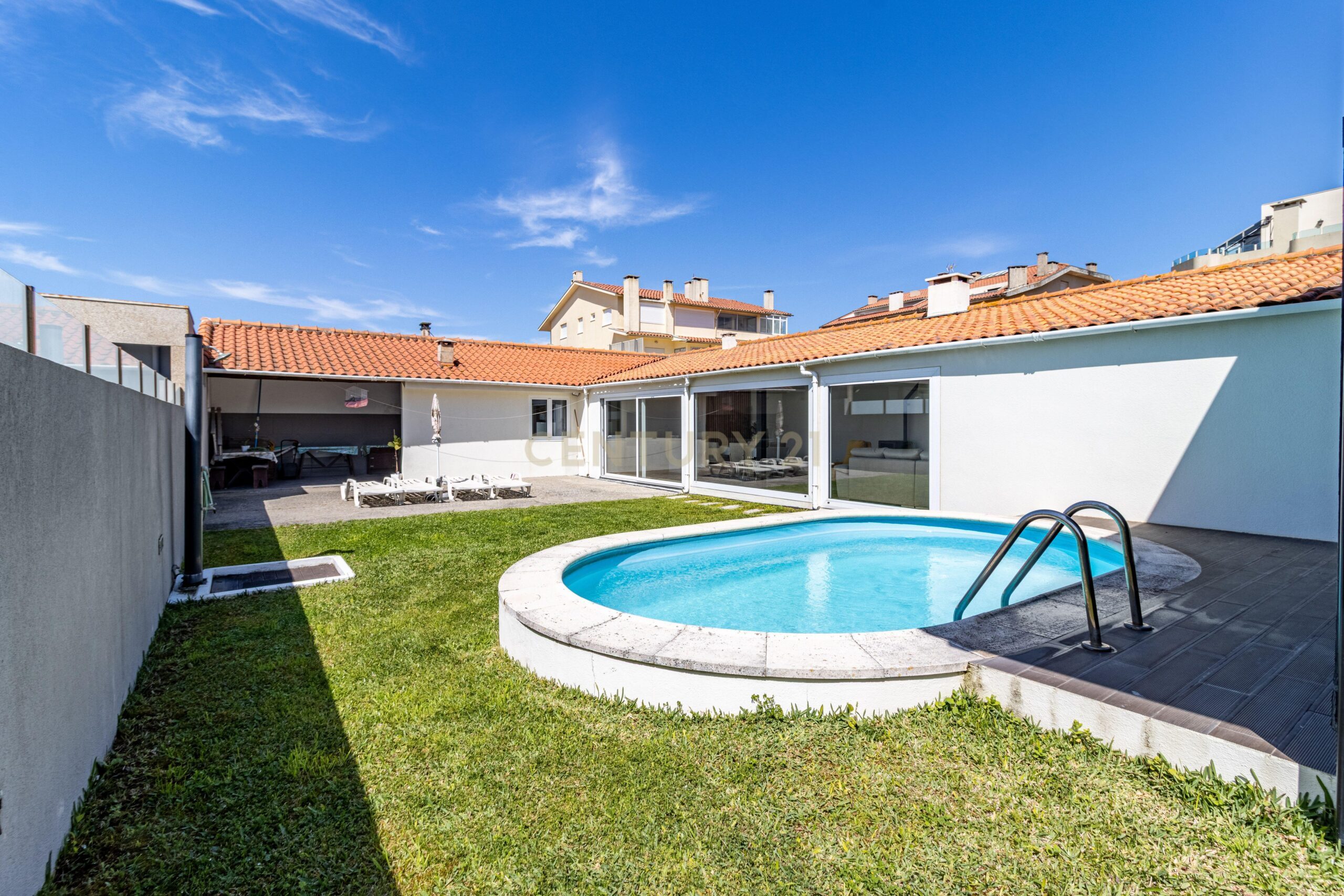 Single-Storey T4 Villa near Esmoriz Beach - image 03