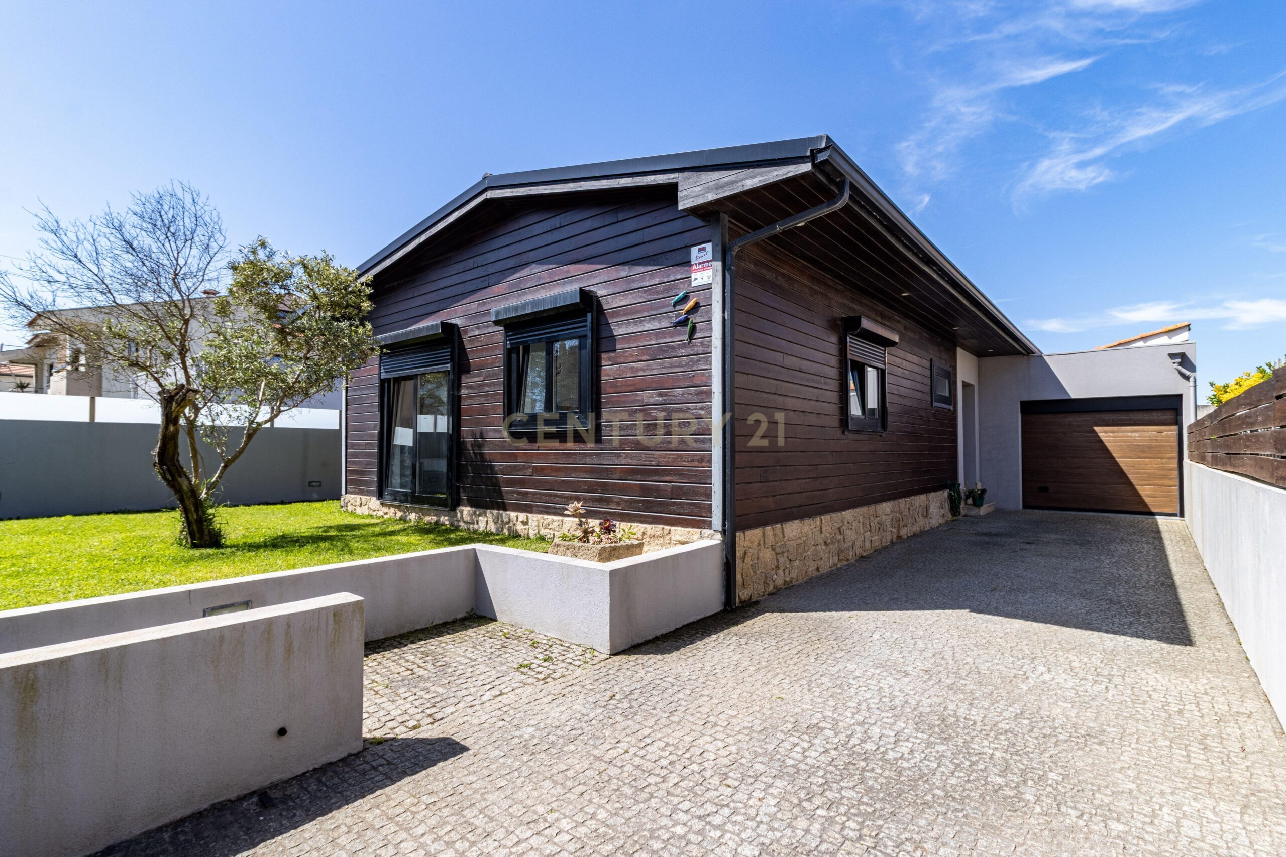 Single-Storey T4 Villa near Esmoriz Beach - image 06