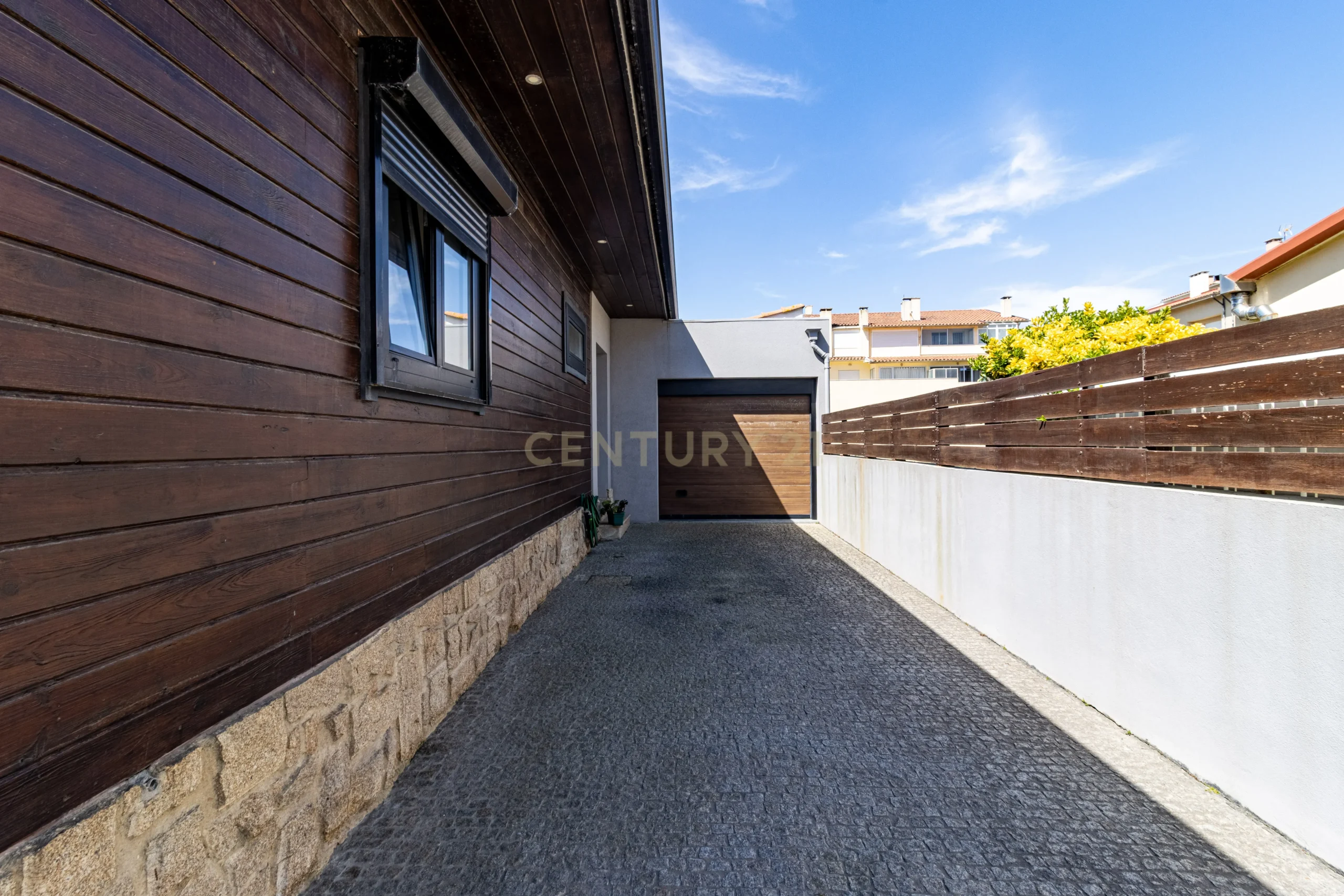 Single-Storey T4 Villa near Esmoriz Beach - image 08