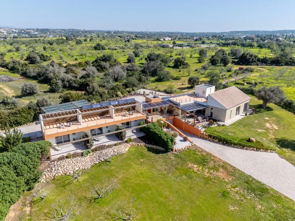 Luxury T5 Villa with Sea View near the Beach in Albufeira - image 02
