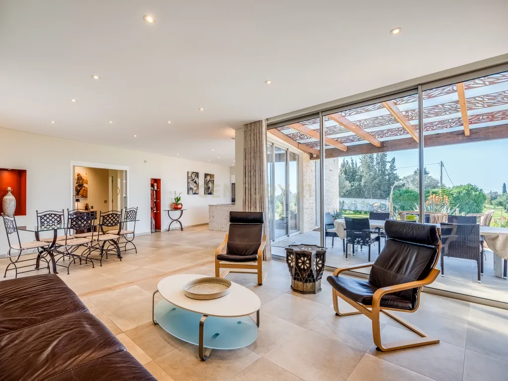Luxury T5 Villa with Sea View near the Beach in Albufeira - image 04