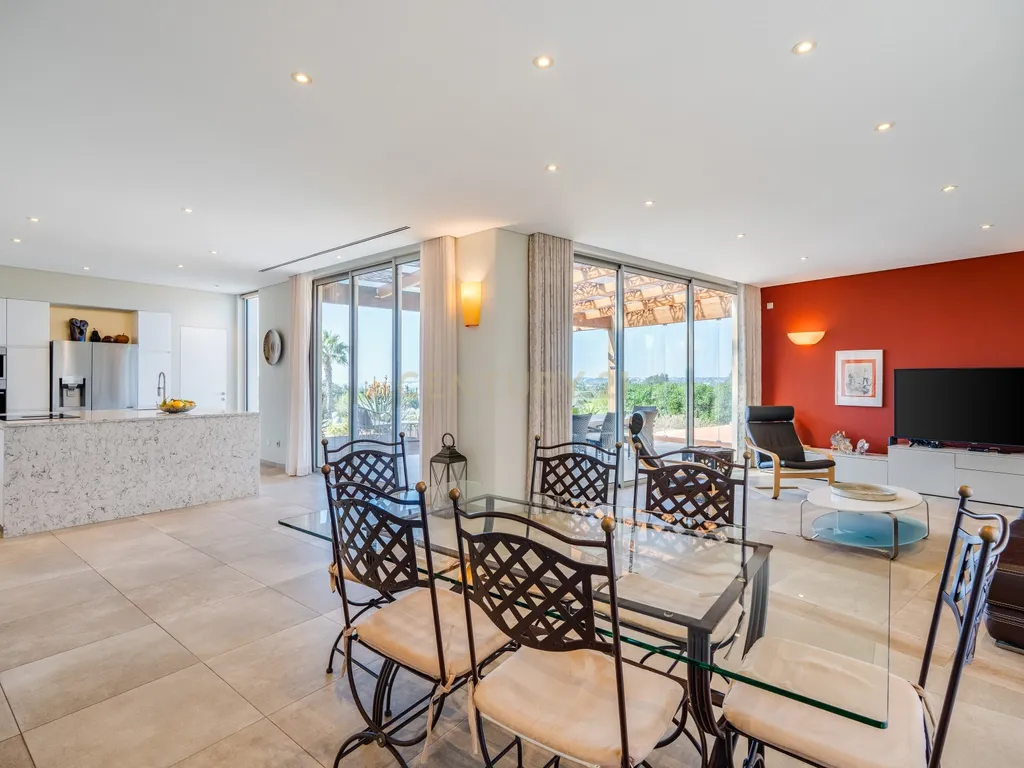 Luxury T5 Villa with Sea View near the Beach in Albufeira - image 05